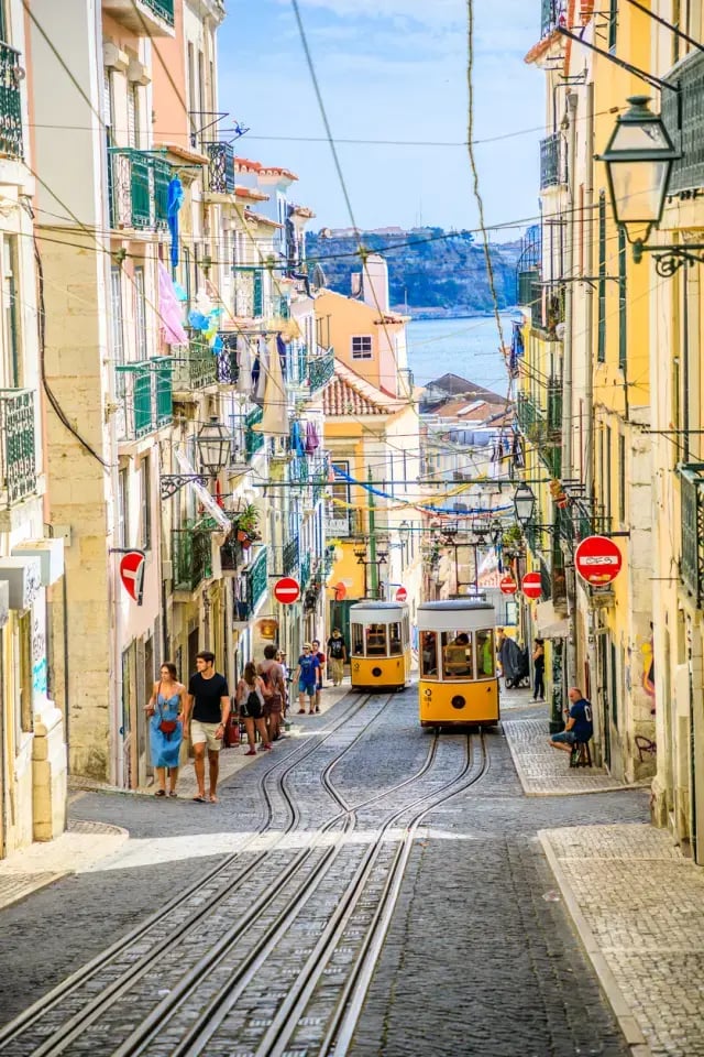 tranvias-de-lisboa-istock-856090348